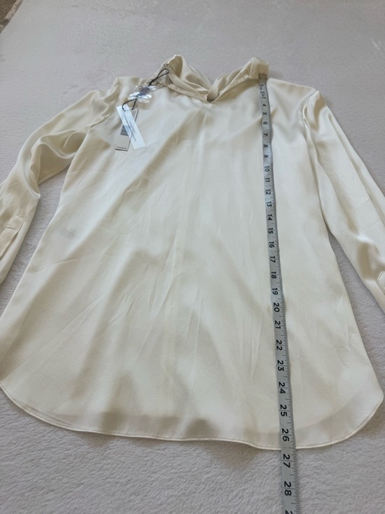 Elle Thahari Cream Satin blouse Shirt - Picture 5 of 9